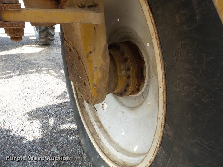 image for item DA2423 2002 Ag-Chem RoGator 1254C self-propelled applicator