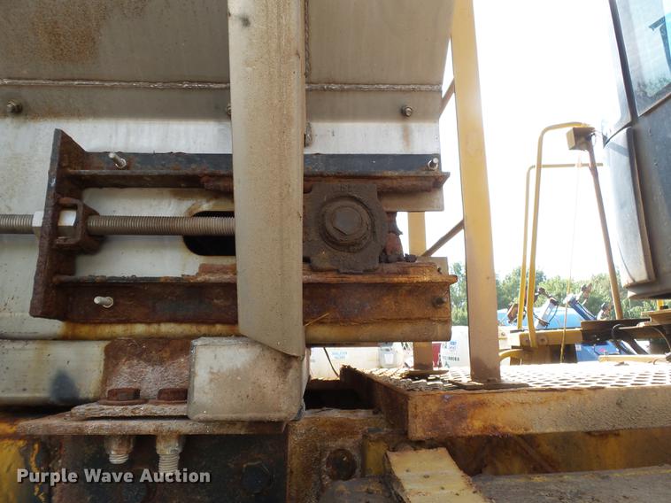 image for item DA2423 2002 Ag-Chem RoGator 1254C self-propelled applicator