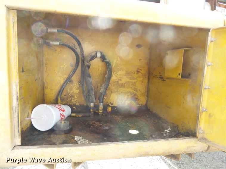 image for item DA2423 2002 Ag-Chem RoGator 1254C self-propelled applicator