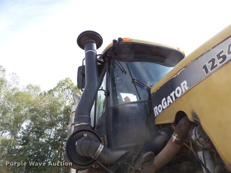 image for item DA2423 2002 Ag-Chem RoGator 1254C self-propelled applicator