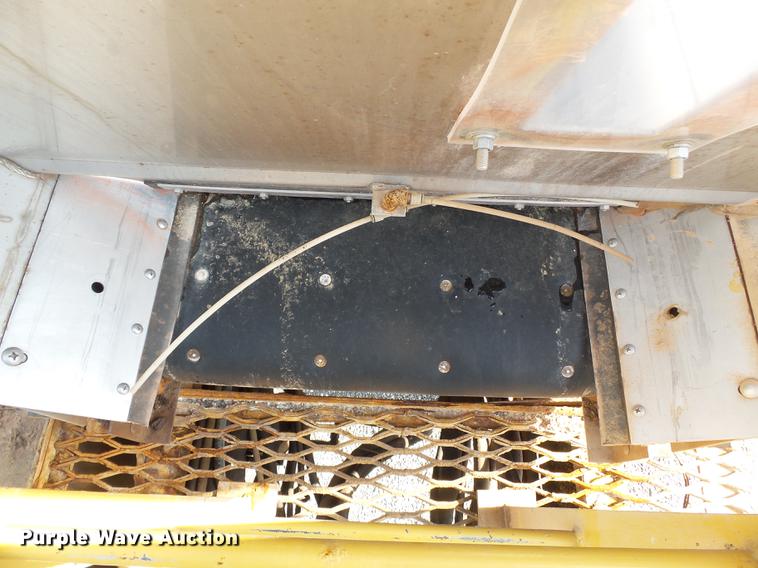 image for item DA2423 2002 Ag-Chem RoGator 1254C self-propelled applicator