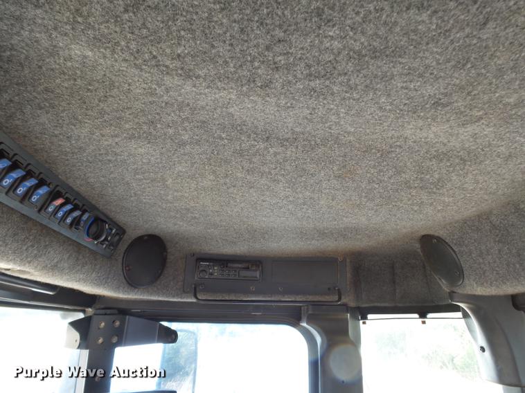 image for item DA2423 2002 Ag-Chem RoGator 1254C self-propelled applicator