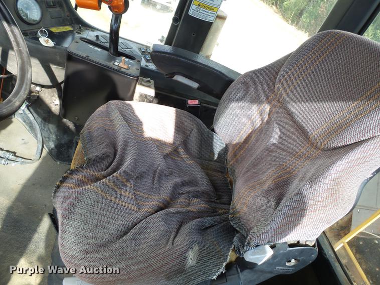 image for item DA2423 2002 Ag-Chem RoGator 1254C self-propelled applicator