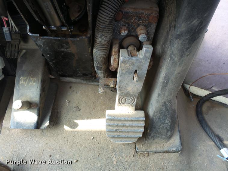 image for item DA2423 2002 Ag-Chem RoGator 1254C self-propelled applicator