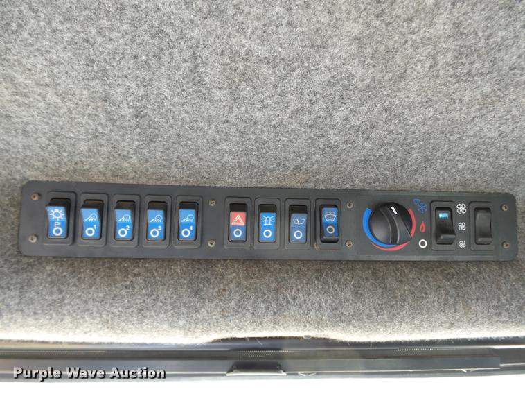 image for item DA2423 2002 Ag-Chem RoGator 1254C self-propelled applicator