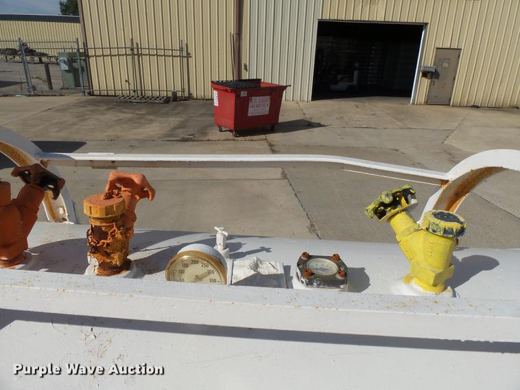 image for item DA2426 Anhydrous ammonia nurse tank