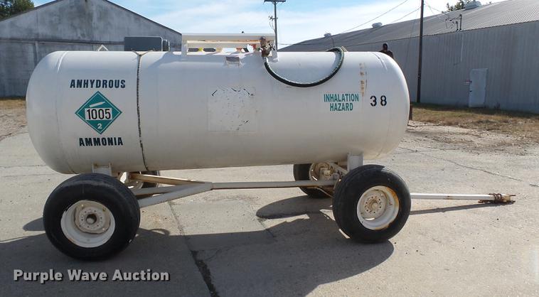 image for item DA2427 Anhydrous ammonia nurse tank