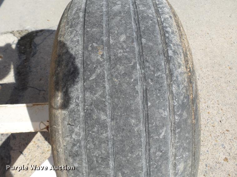 image for item DA2427 Anhydrous ammonia nurse tank