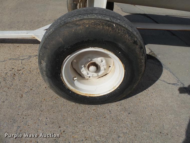 image for item DA2427 Anhydrous ammonia nurse tank