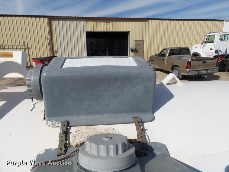 image for item DA2427 Anhydrous ammonia nurse tank