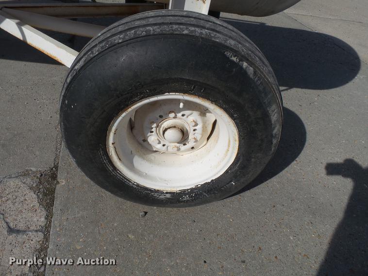 image for item DA2427 Anhydrous ammonia nurse tank