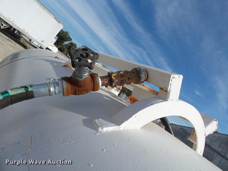 image for item DA2427 Anhydrous ammonia nurse tank