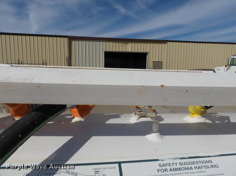 image for item DA2427 Anhydrous ammonia nurse tank