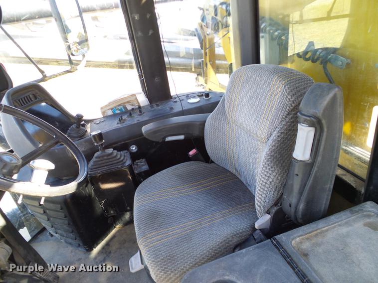 image for item DA6953 2005 Ag-Chem TerraGator 8104 self-propelled applicator