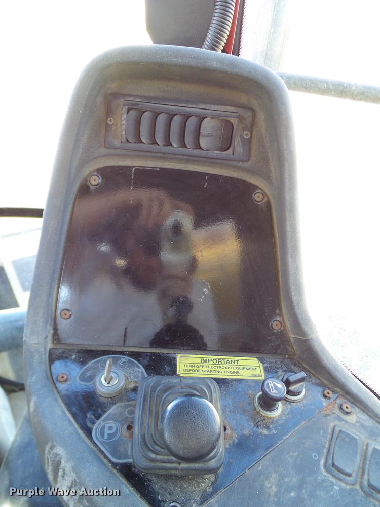 image for item DA6953 2005 Ag-Chem TerraGator 8104 self-propelled applicator