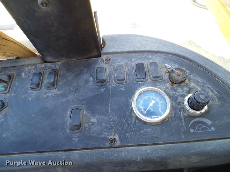 image for item DA6953 2005 Ag-Chem TerraGator 8104 self-propelled applicator