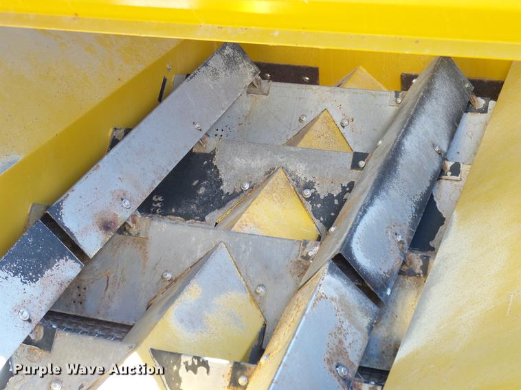 image for item DA6953 2005 Ag-Chem TerraGator 8104 self-propelled applicator