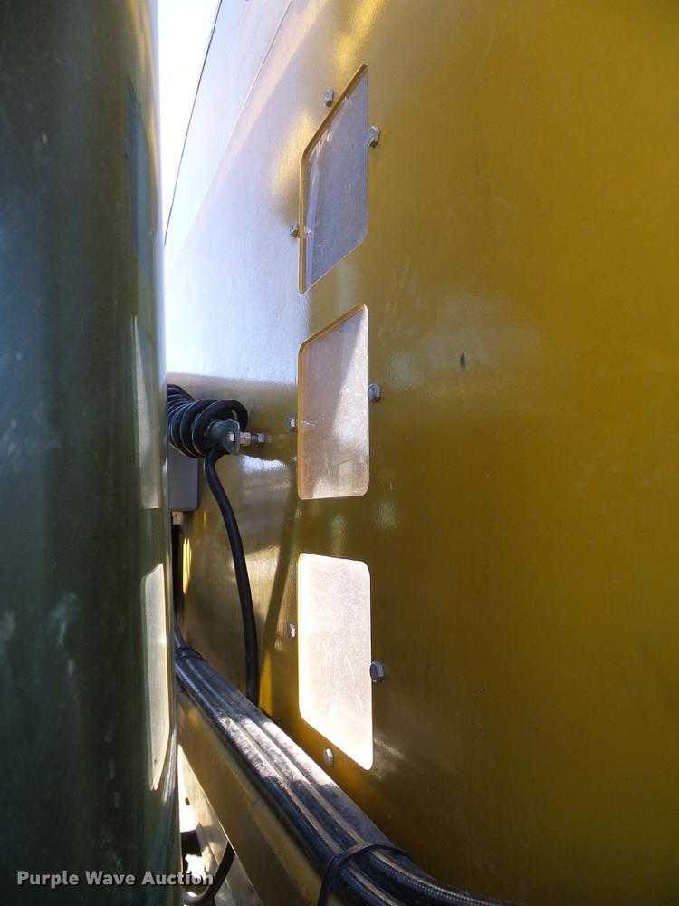 image for item DA6953 2005 Ag-Chem TerraGator 8104 self-propelled applicator