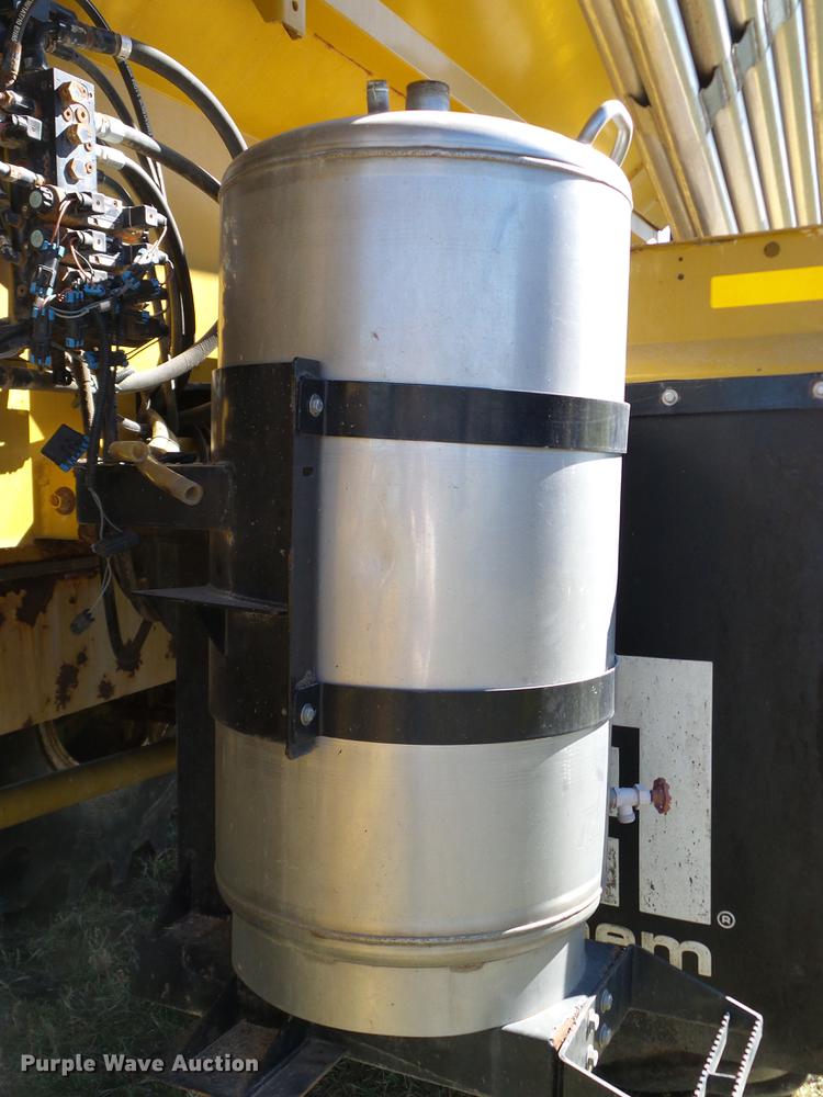 image for item DA6953 2005 Ag-Chem TerraGator 8104 self-propelled applicator