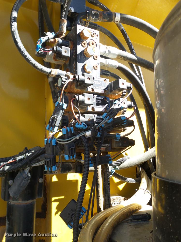 image for item DA6953 2005 Ag-Chem TerraGator 8104 self-propelled applicator