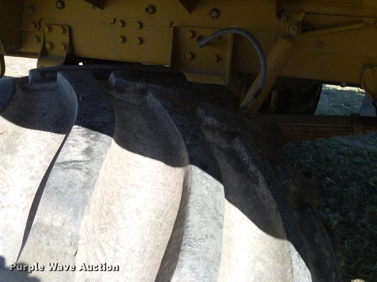 image for item DA6953 2005 Ag-Chem TerraGator 8104 self-propelled applicator