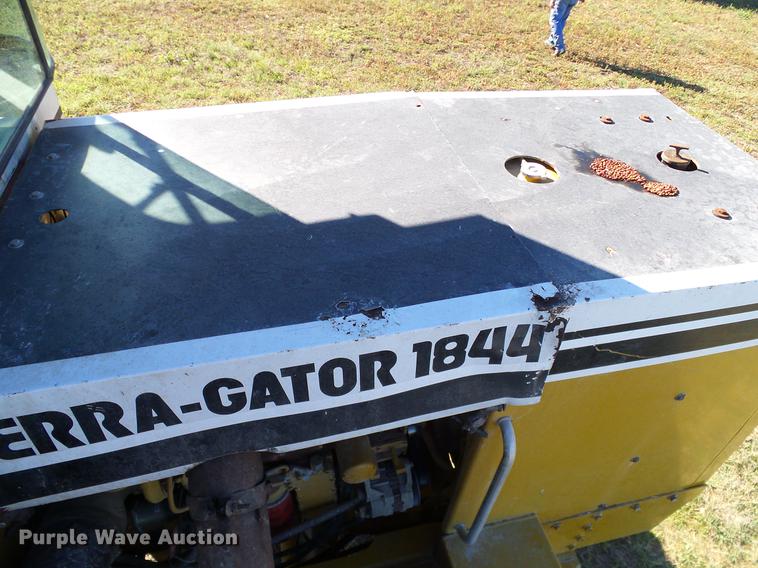 image for item DA6954 1999 Ag-Chem TerraGator 1844 self-propelled applicator