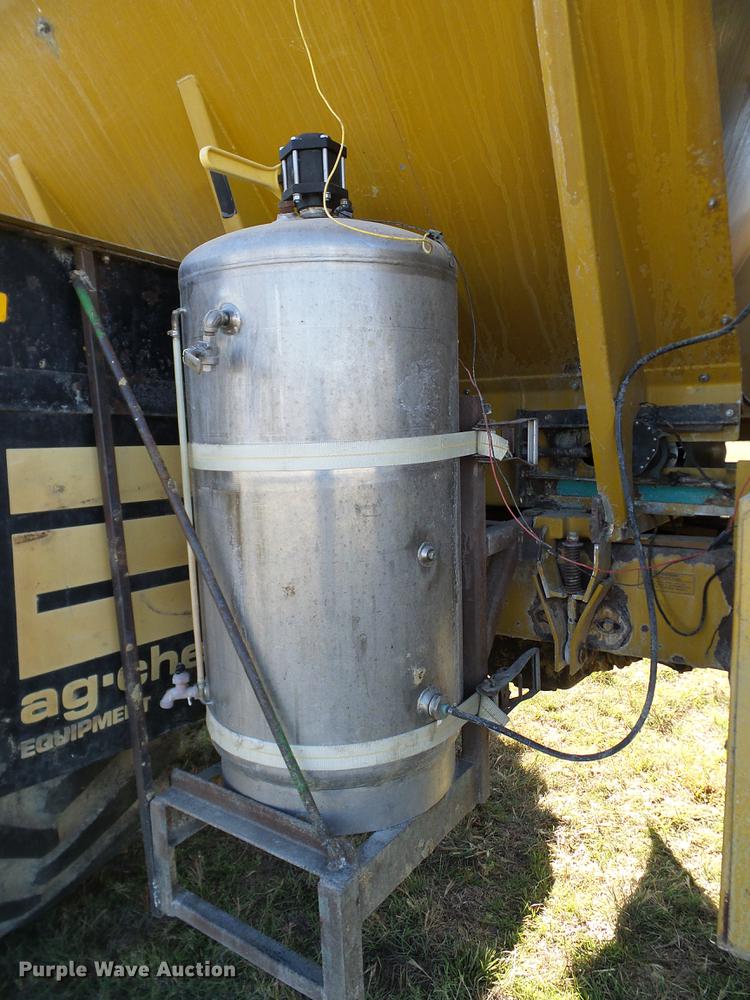 image for item DA6954 1999 Ag-Chem TerraGator 1844 self-propelled applicator