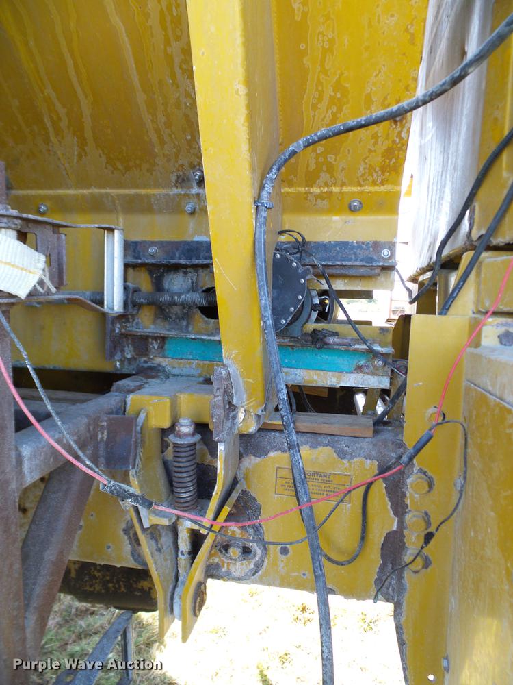 image for item DA6954 1999 Ag-Chem TerraGator 1844 self-propelled applicator