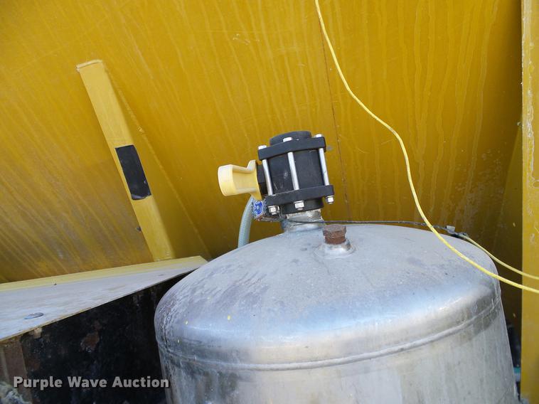 image for item DA6954 1999 Ag-Chem TerraGator 1844 self-propelled applicator