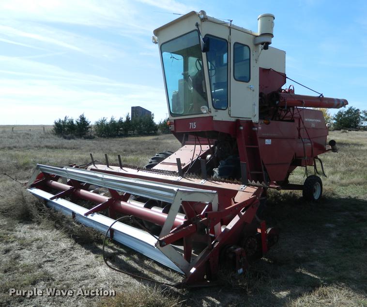 image for item DB1158 International 715 combine