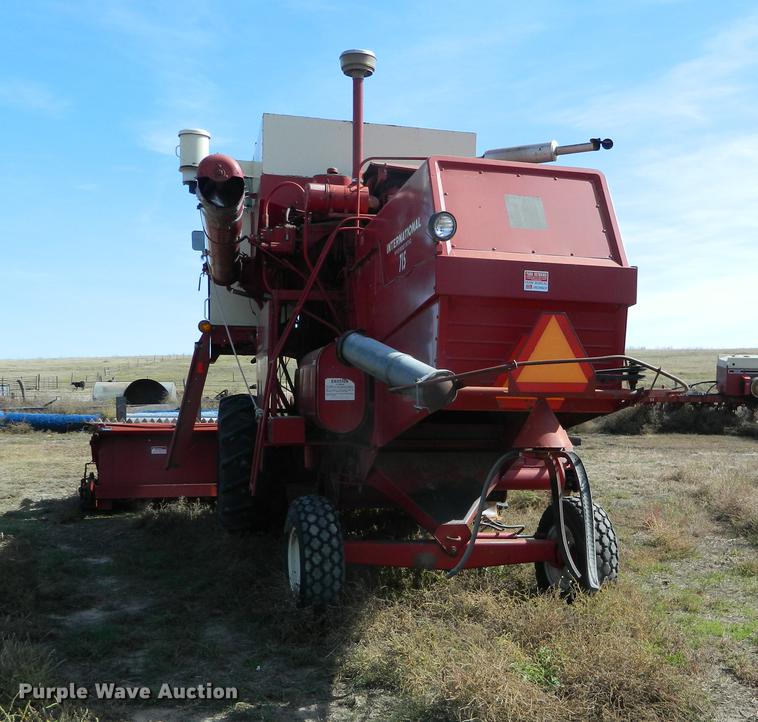 image for item DB1158 International 715 combine
