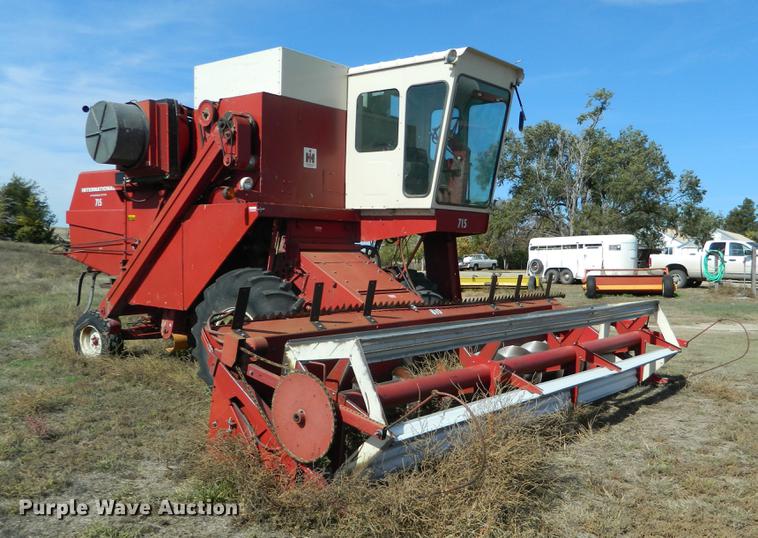image for item DB1158 International 715 combine