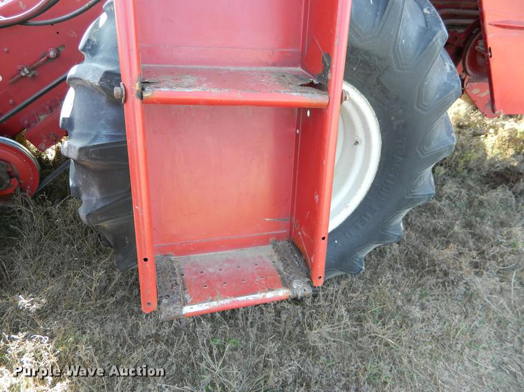 image for item DB1158 International 715 combine