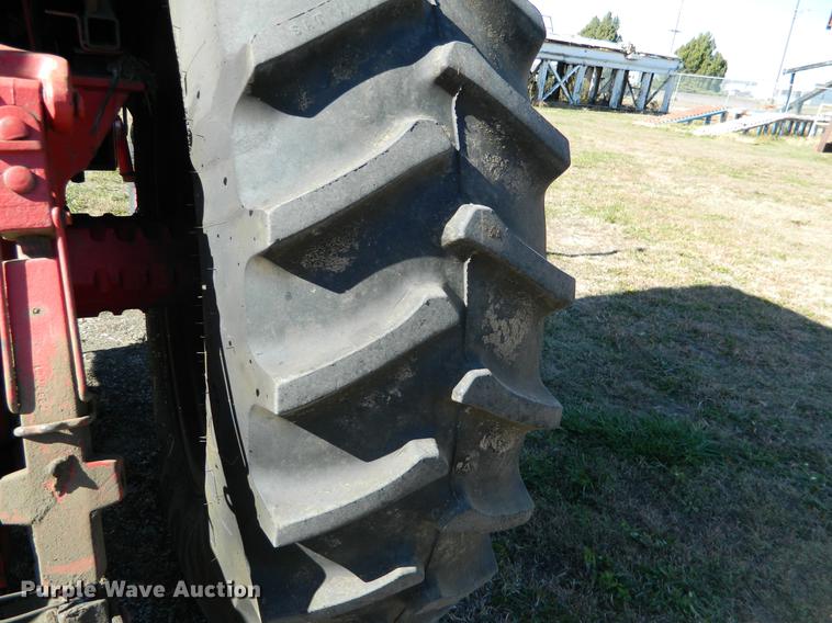 image for item DB1159 1978 International 1086 tractor