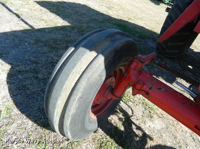 image for item DB1159 1978 International 1086 tractor
