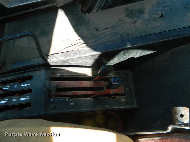 image for item DB1159 1978 International 1086 tractor