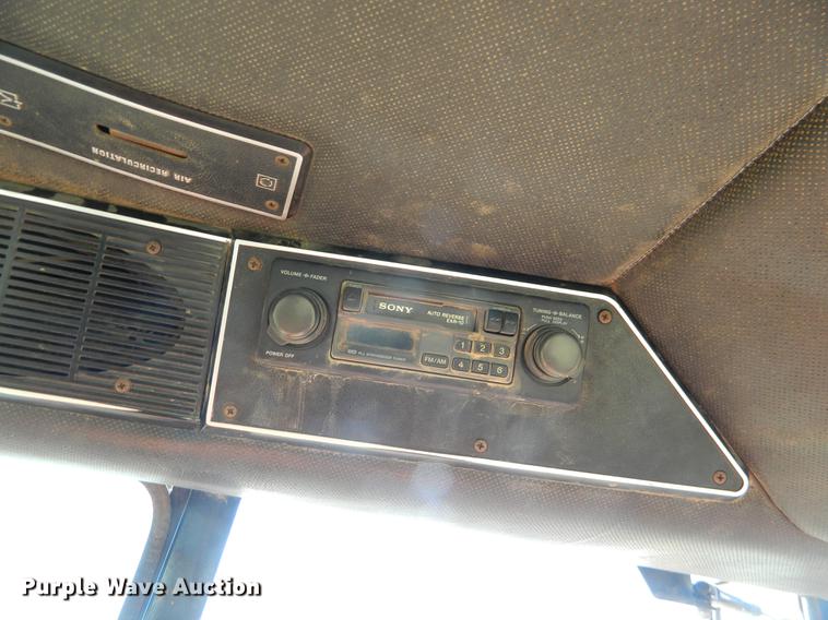 image for item DB1159 1978 International 1086 tractor