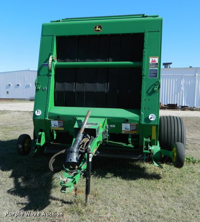 image for item DB1161 2011 John Deere 568 round baler