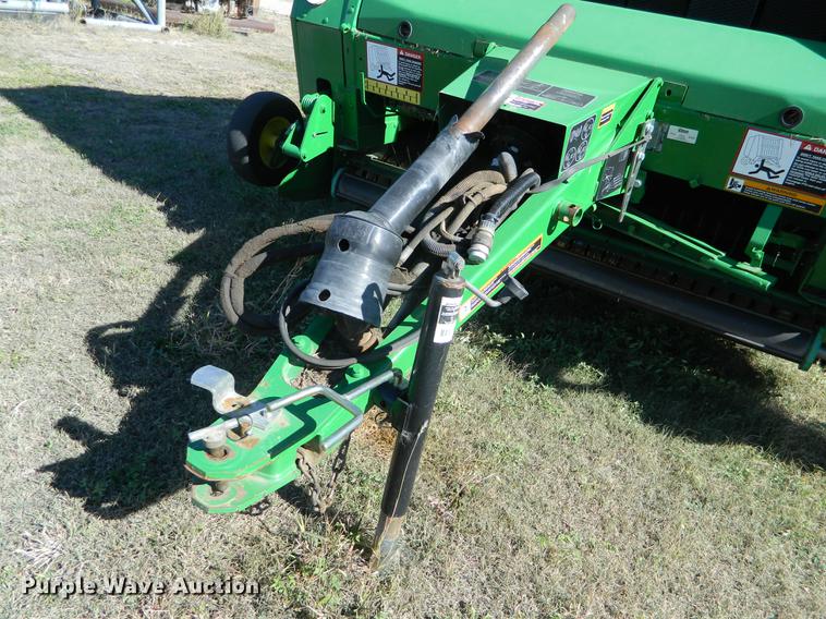 image for item DB1161 2011 John Deere 568 round baler