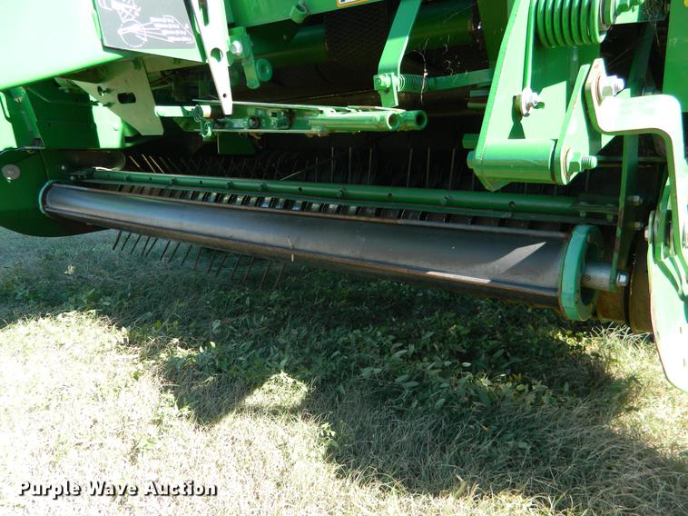 image for item DB1161 2011 John Deere 568 round baler
