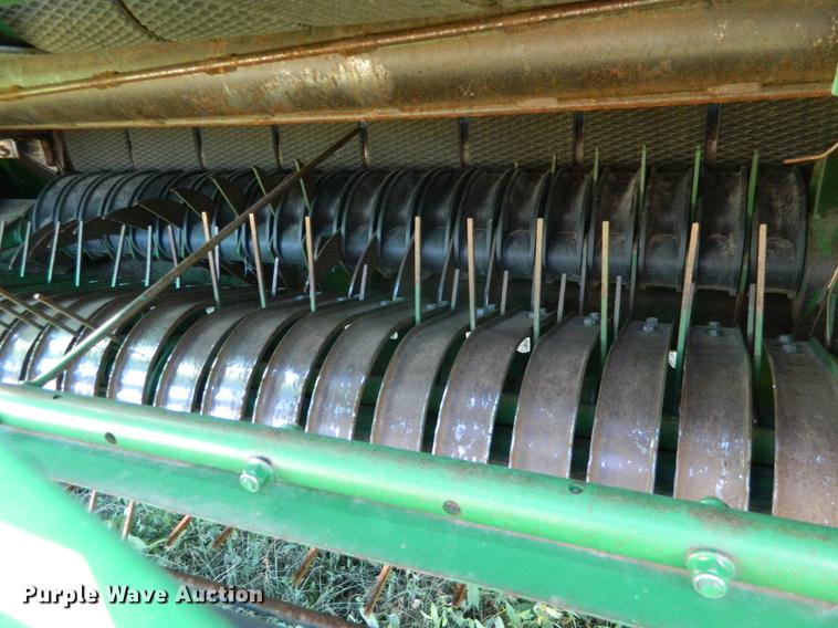 image for item DB1161 2011 John Deere 568 round baler