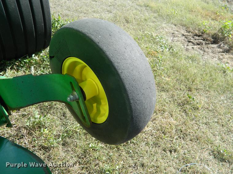 image for item DB1161 2011 John Deere 568 round baler