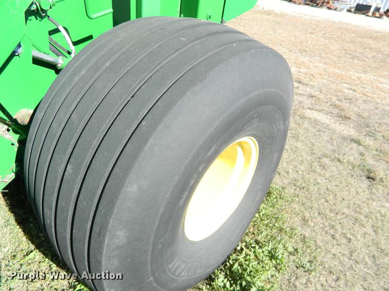image for item DB1161 2011 John Deere 568 round baler