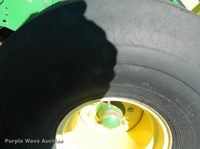 image for item DB1161 2011 John Deere 568 round baler