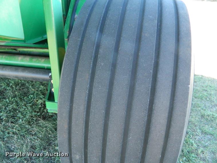 image for item DB1161 2011 John Deere 568 round baler