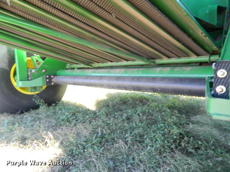 image for item DB1161 2011 John Deere 568 round baler
