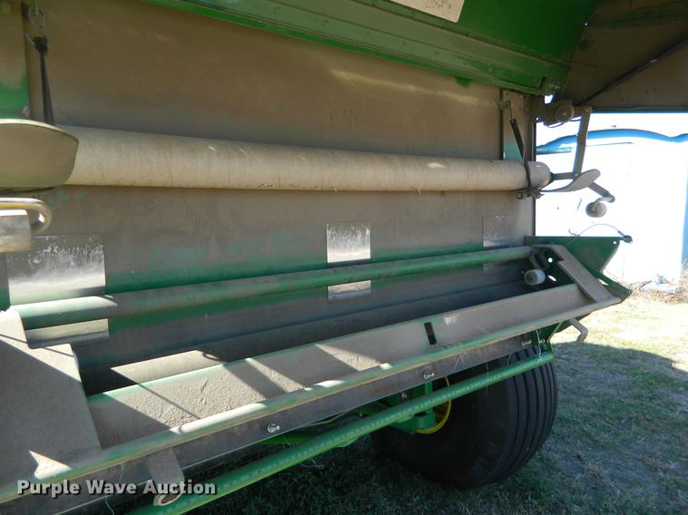 image for item DB1161 2011 John Deere 568 round baler