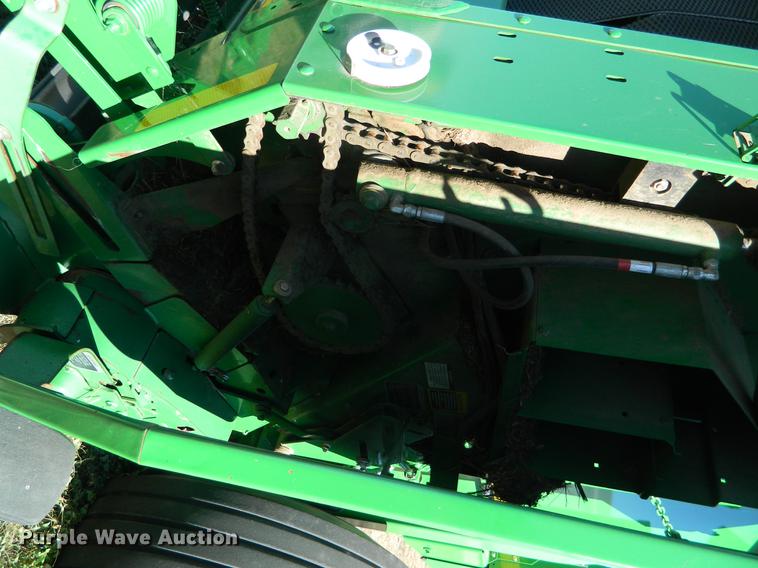 image for item DB1161 2011 John Deere 568 round baler