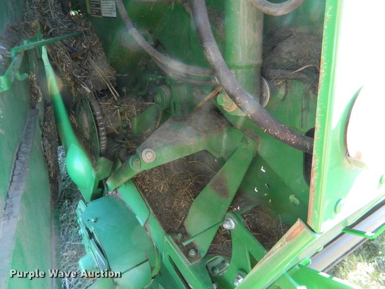 image for item DB1161 2011 John Deere 568 round baler