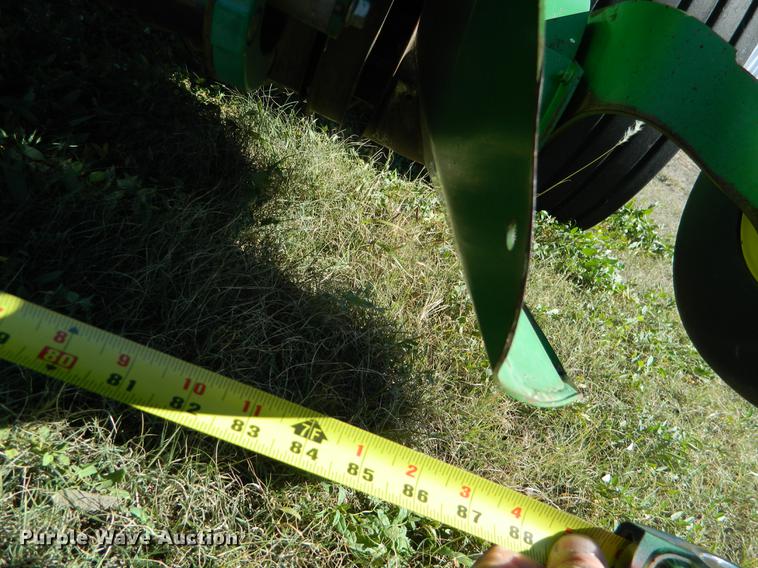 image for item DB1161 2011 John Deere 568 round baler